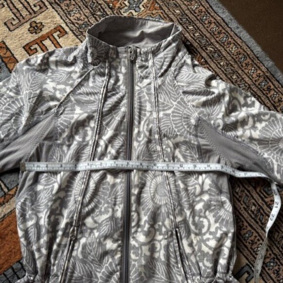 Lulu jacket, size 4, excellent condition, lined - Picture 8 of 8